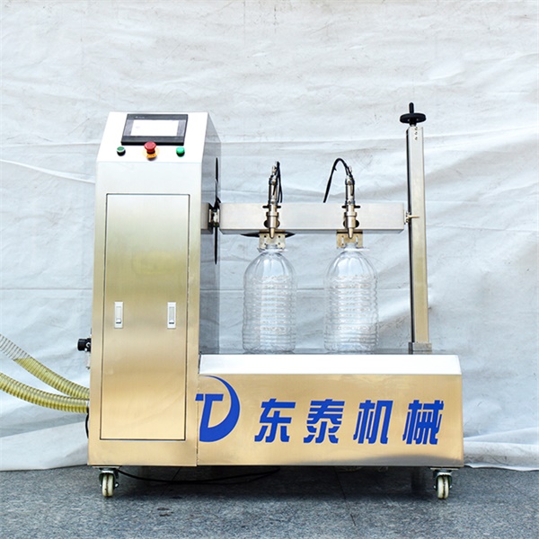 半自動花生油灌裝機(jī).jpg 半自動花生油灌裝機(jī).jpg